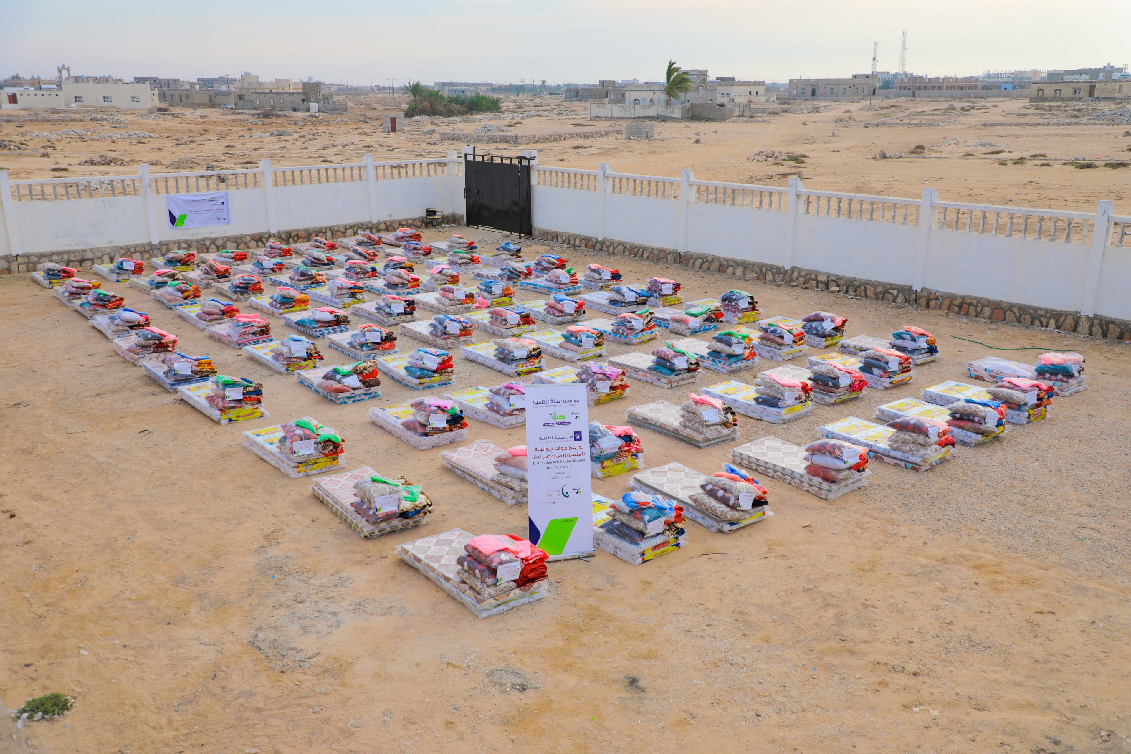 مع مرور الوقت تتفاقم مشكلة النزوح والمأوى في محافظة المهرة وبالأخص في مديرية حصوين الأكثر تضرراً من إعصار تيج الذي ضرب المحافظة الشهر الماضي..