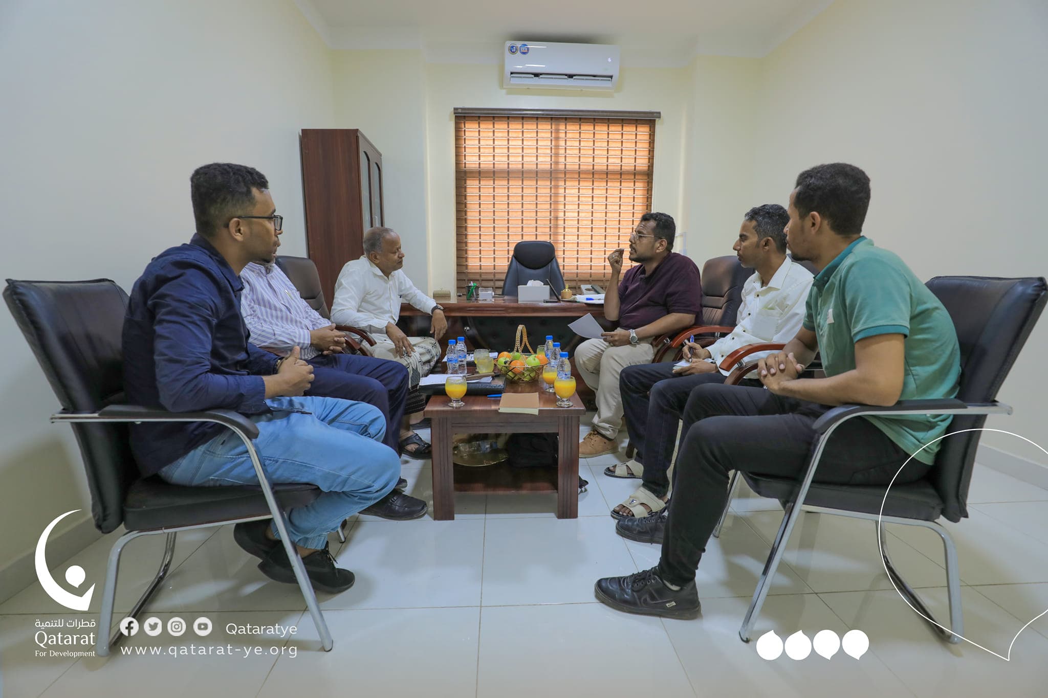مؤسسة قطرات للتنمية تعقد اجتماعا بمستشاريين في البيئة والمناخ