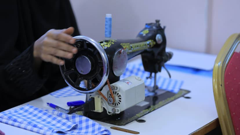 دعم الاسر المنتجة ( توزيع مكائن خياطة )