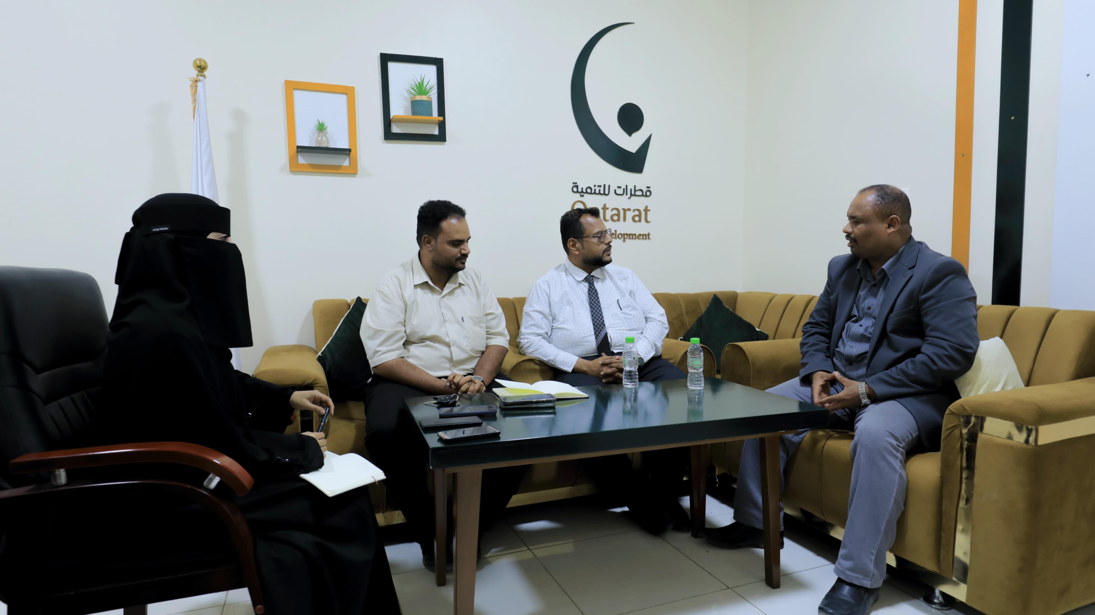 زيارة مدير عام مكتب وزارة الصحة العامة والسكان بحضرموت لمؤسسة قطرات ومناقشة مشاريع صحية جديدة لعام 2026